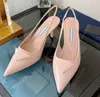 Sapatos de vestido Mulheres salto alto elegante triângulo de verão sandálias de couro escovado sapato marcas de luxo salto pontudo preto branco rosa 7 cm tamanho 35-41