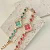 가벼운 럭셔리 여성 4 개의 잎 잔디 패션 고급 감각 새로운 레드 소수 디자인 다이아몬드 인 레이드 시계 배치