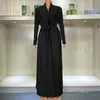 Mode Nieuw Ontwerp Vrouwen Geplooide Trenchcoat Plus Size Sjaal Kraag Sjaal Dames Miyake Plooien Lang Casual Polyester Geweven