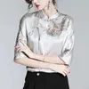 T-shirt Femme Été Femmes Satin de haute qualité Chemise imprimée rétro chinoise avec dentelle à la mode Col debout Col en V Haut à manches mi-longues 240323