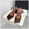 Sandały 2024 Summer Nowe Mary Jane Women Water Diamond Sandals Square Head Grube Obcasy Bankiet Moda Moda Women Sexy Sandals T240323