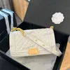 Pojke mode kvinnor axel väska läder diamant guld hårdvara metall spänne lyx handväska justerbar axel crossbody väska makeup väska shopping väska mode väskor 25c