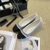 Designer platte balletschoenen met enkele schoen voor dames leren antislip ballet mouwloze damesschoenen met ronde kop