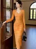 Vestidos casuales celebridad francesa vestido midi mujeres sexy chit naranja brillante seda elástico halter pliegues hendidura bodycon robe femme fiesta vestidos