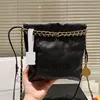 23SS Classic Mini Black Caviar Leather 22 Shopping axelväskor med svart bokstäver guldmynt charm guldmetall hårdvara matelasse kedja crossbody handväskor 20 cm