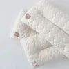 赤ちゃんの枕刺繍熊リスヘッドプロテクタースタッフフォーシーズン幼児枕キッズベッド製品240313