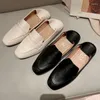 Chaussures décontractées 2024 mode été femmes concepteur bout carré dame pieds nus appartements élégants femmes mocassins en cuir à l'extérieur grande taille