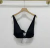 Triangle Badge Summer Recycled Nylon Bra Style Tanks Sexiga retro ins smala och mångsidiga toppdesigner Wonmen New Tee 1123ess