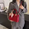 Designer di moda di lusso Tote bags Borsa da donna alla moda francese Borsa da donna alla moda portatile 2024 Versatile modello di pietra Air Texture singola spalla a tracolla da donna Ba