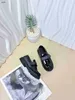 Popularne buty dla dzieci błyszczące patentowe skórzane trampki dla dzieci Rozmiar 26-35 Designerskie pudełko na buty dla chłopców dziewczynne buty 24MAR