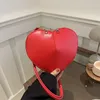 Borsa a cuore con coulisse Borsa da sposa rossa Borsa da donna 2024 Moda Y2K Borsa a tracolla con tracolla in pelle PU con cerniera di moda Y2K