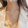 Ny dubbelskiktad fjärilshalsband Kvinnor Internet Red Design Sense Instagram Collar Chain Light Luxury och Unique Pendant Neckchain