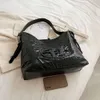 Handtas Nieuwe Counter Quality King Explosion Sier Dingdang Tas Crossbody Grote Dames Grote Capaciteit Zoet Cool Pittig Meisjesstijl Locomotief Eén schouder U-tas