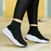 Sapatos 2022 Novo Plataforma respirável deslize em botas macias Ladies Casual Running Shoes Knit Sok Shoes Plus Size Sheakers de malha feminina