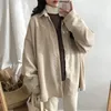 女性のブラウス日本のファッションコーデュロイシャツ女性ソリッドユニセックスBFスタイル秋のバギーレジャーブルザンウルツァンオールマッチの服のトップス