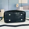 nouveau lyia duffle en sac à bandoulière en cuir d'agneau matelassé de luxe en cuir de luxe matériel doré sac à bandoulière femmes hommes sangle réglable fermeture à glissière sac à main sac à main