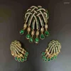 Ensemble collier et boucles d'oreilles vintage d'Europe et d'Amérique avec ses diamants d'eau verts étincelants, boucle d'oreille broche artisanale en émail