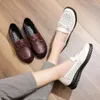 Casual Schoenen Zomer Vrouwen Leer Platte Zachte Zool Ademend Dames Platform Loafers Vrouwelijke Holle Lage Hakken Flats Moeder Mocassin