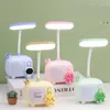 Lampade da tavolo Lampada da scrivania Colorata Base per TV piccola a risparmio energetico Regalo per bambini Illuminazione simpatico cartone animato Protezione per gli occhi degli studenti dei bambini a LED