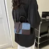 Модная женская сумка через плечо из искусственной кожи контрастного цвета, сумка большой емкости, джинсовая строчка, дизайн, сумка через плечо, женская повседневная сумка-клатч для телефона YFA2100
