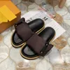 Louiseviutionbag Designer Fashion Men Slides Pool Sandals Flat Sandals Mujeres parejas de alta calidad zapatillas de playa de verano zapatos de estilo fácil de usar 231