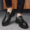 Casual Shoes 2024 Style Men's Leather Spring Autumn Solid Color Höjd Ökad loafer Metal Decoration Fashion Men