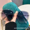 2 pcs Designer de luxe de mode 2023 nouvelle version coréenne de lunettes de soleil personnalisées à la mode avec la même tendance de lunettes de soleil de film océanique de mode classique populaire en ligne