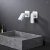 Robinets de lavabo de salle de bains Robinet en laiton Est Une poignée Robinet mitigeur de lavabo d'eau froide mural avec bec de buse mobile Design moderne