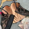 夏のセクシーなファッションメッシュスプライシングシアーメスのベスト刺繍中空レースクロップトップスラッシュネックフリルコルセットコルセット240318