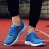 2024 scarpe da design nuove scarpe casual sneaker scarpe da lavoro da lavoro all'aperto in alto salto bianco blu blu traspirante con deodoranti da usura resistenti al suole spesse resistenti