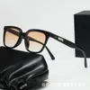 2 pcs Designer de luxe de mode 23 Nouvelle version coréenne GM lunettes de soleil haut de gamme à grande monture carrée avec une apparence unie et un grand visage qui apparaît en maille fine rouge et anti-UV