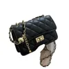 デザイナーの高級ファッショントートバッグ財布韓国リンゲロックバックル小さなバッグ2023春のファッショントレンディで多目的なワンショルダークロスボディバッグ