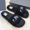 Pantoufles nigérianes de haute qualité, sandales d'été pour couple, pantoufles noires imprimées de lettres, tendance polyvalente, T240323, 2023