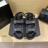 Slipper-Sandalen, hochwertige Slider, Kristall-Kalbsleder, Freizeitschuhe, gesteppt, Plattform, Sommer, bequem, Strand, lässig, Riemen, weicher Schuh, 35–44, Designer-Sandalen