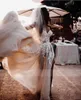 薄手のレース3Dフラワーズアップリケウェディングドレスストラップレスチュールダークグレービーチ自由hohohhoho bridal gowns with crystals