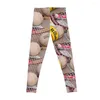 Aktywne spodnie drewniane rakiety tenisowe i zabytkowe piłki legginsy