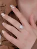 Klusterringar Pure 925 Silver Women's Ring inlaid med Oval White Opal och Zircon Retro Delicate Style för Friend's Party Wearing