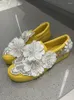 Zapatos casuales Zapatillas de deporte de mujer Estilo personal Amarillo con flor blanca Arco de cristal Brillo Plataforma de 3 cm Cómodo Alta calidad Personalizar