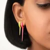 Pendientes de aro, joyería de moda colorida, pendiente Huggie de esmalte de neón con punta larga para mujer