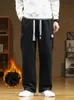 Inverno multi-bolsos sweatpants homens forro de lã grosso quente reto solto calças de trilha algodão casual calças de carga térmica 8xl 240323