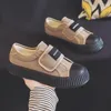 Scarpe da passeggio HUILI Donna Slip On Casual Tela Moda Sneaker Ragazza Comodi appartamenti Scarpe da ginnastica eleganti femminili