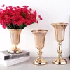 Vasen 2 Stück Hochzeits-Mittelstücke T-Stufe Straßenführendes Eisen Hochwertige elegante Kerzenhalterständer Ornamente
