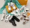 2024 neue Designerinnen Frauen Freizeitschuhe Archlight Winter Flauschiger Samtkalb Ledernetz Schnürsenkel Streitholz-Außensohle Sneaker Luxurys Fashion Ladies Sports Schuhe Größe 35-41