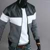 Mäns jackor Trendiga Autumn Coat Grey/Dark Grey Ribbed Design Top Men Three-Color Contrast Splicing Jacket sneda fickor