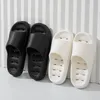 Badrums tofflor Quickdrying dusch ihålig inomhus sommar mjuka eva skor antislip flip flops för män kvinnor 240321