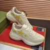 24S Spring Summer Hot G Men Kvinnor trendiga mångsidiga casualskor tryckta mönster pappa skor tjock botten höjd ökar parmodeller sneakers storlek 36-45