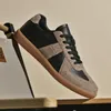 Casual Shoes 2024 Ankomst Young Boy Footwear Leather Fashion Men Sneakers bekväma promenader Mens lägenheter