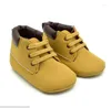 Premiers marcheurs de haute qualité printemps automne infantile bébé garçon semelle souple mode chaussures de berceau en cuir PU 0-18 mois