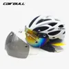 Casco de ciclismo Luz Carretera MTB Bicicleta de montaña Bicicleta LED 5462 cm para hombres Mujeres Visored Casco Accesorios 240312