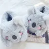 Pantoufles Millffy mignon rose rose koala gris gris pantoufle à la maison Sofle Soft Indoor Animal Pantonniers Messeaux confortables chaussures parentales confortables